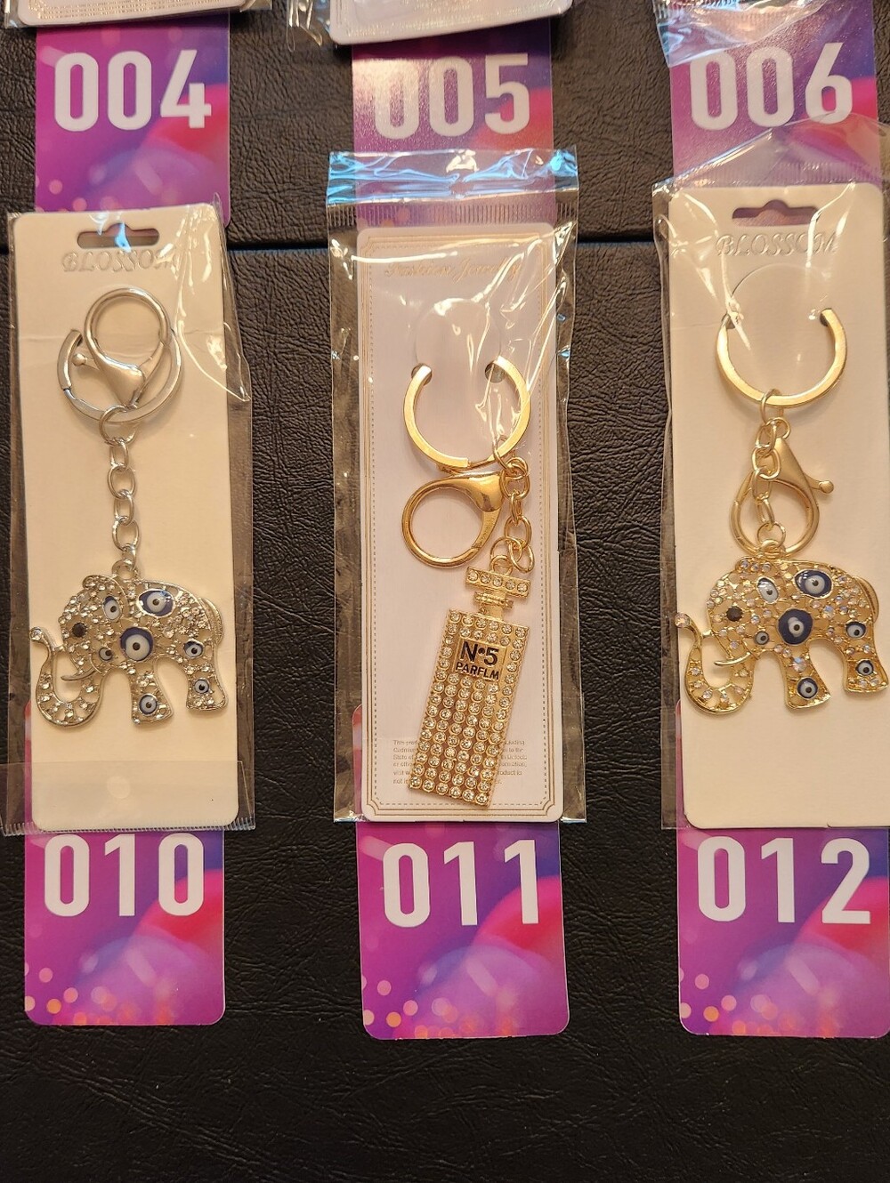 1 Buyers Choice Bag Keychains - Picture 5 of 6
